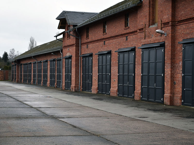 Robustes Falttor und Schlupftür für Ihre Kommunalhalle.