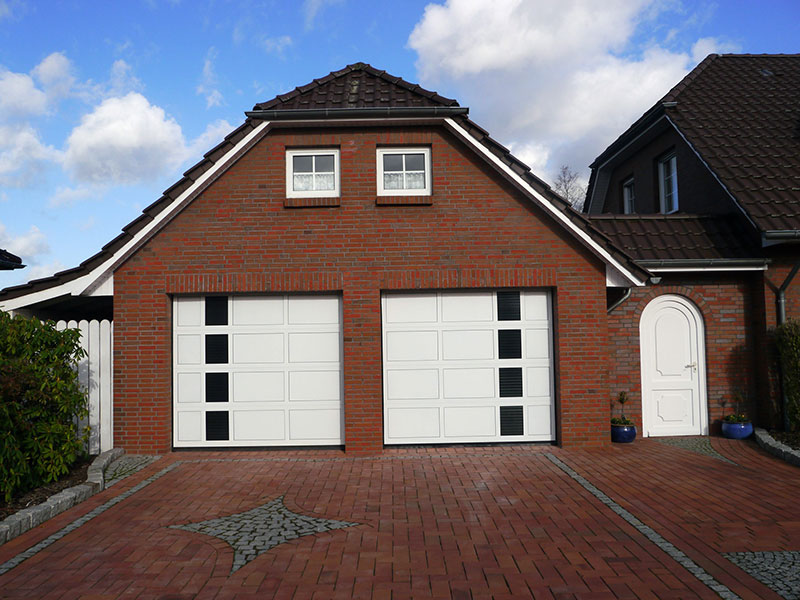 garage doors in white with window