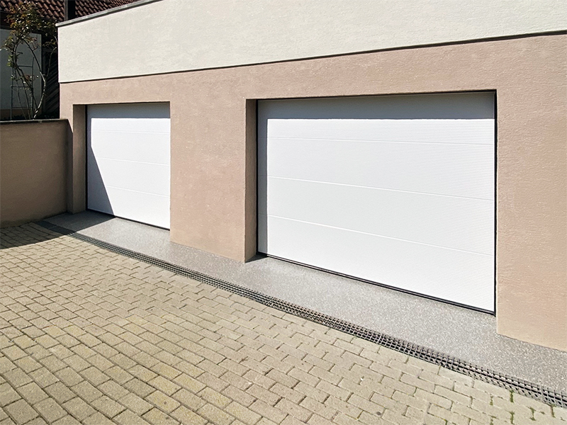 Portes de garage en blanc