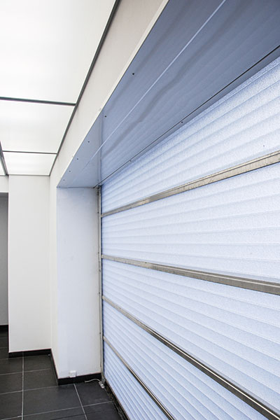 Folding-lifting door with sandwich panels